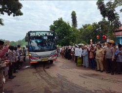 Momen Haru! Wabup Zazuli Lepas Keberangkatan Jamaah Haji Kloter 9 Tanah Laut