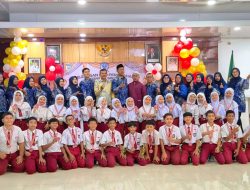 Pelepasan Siswa SDN Sarang Halang Penuh Haru, Orang Tua Diingatkan Soal Pilihan Sekolah