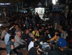 Ratusan Personel Polda Kalsel Kawal Demo di DPRD, Kapolda Turun Langsung Dengarkan Aspirasi